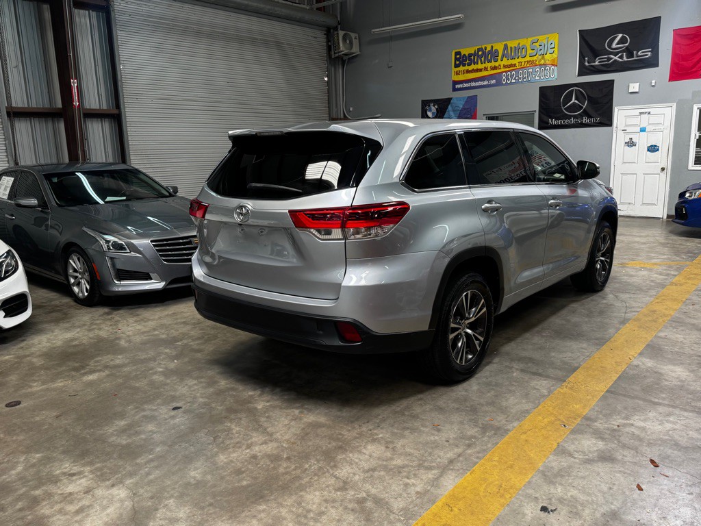 2017 Toyota Highlander Image 4