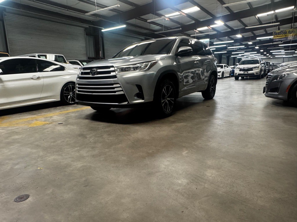 2017 Toyota Highlander Image 7
