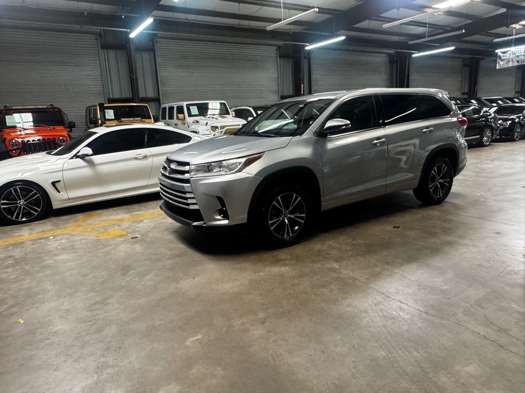 2017 Toyota Highlander Image 8