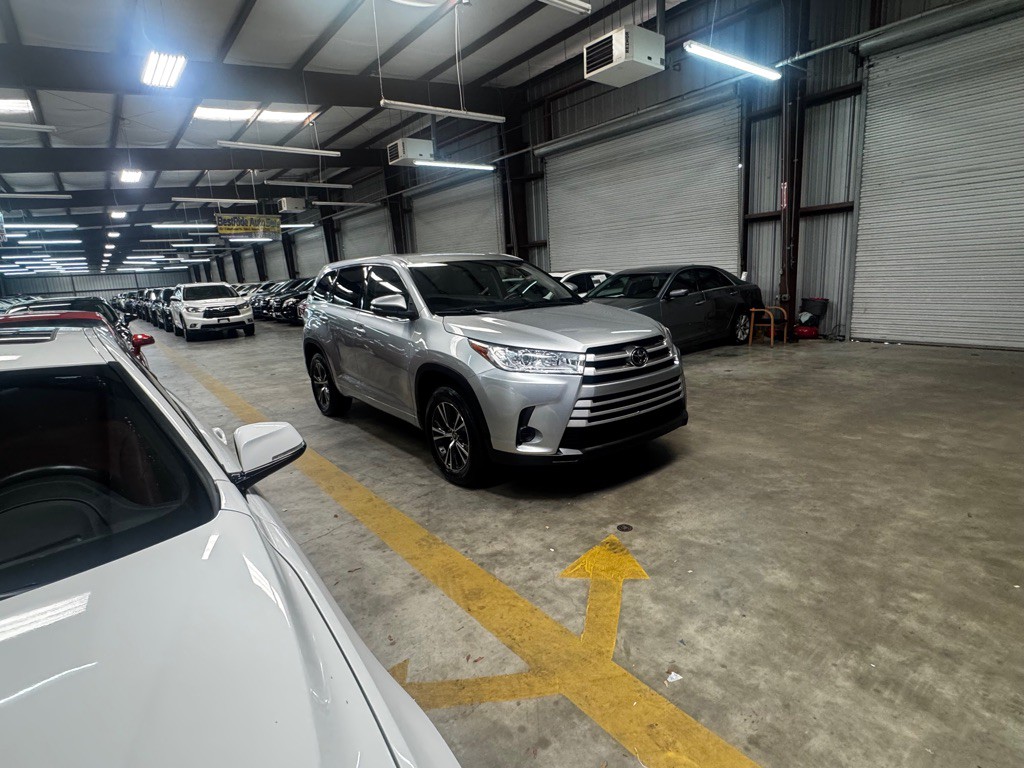 2017 Toyota Highlander Image 10