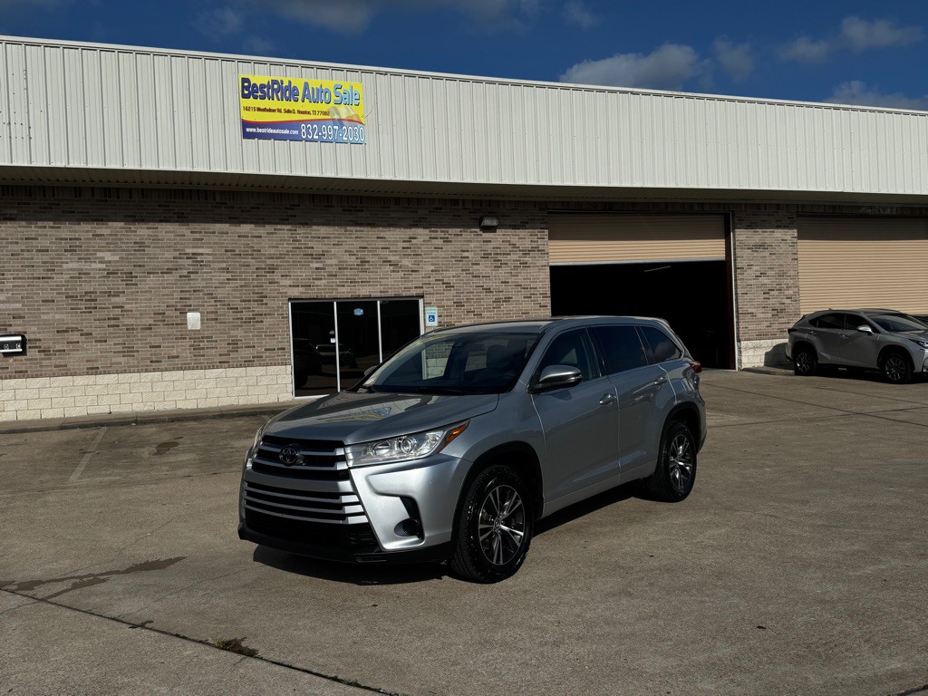 2017 Toyota Highlander Image 11
