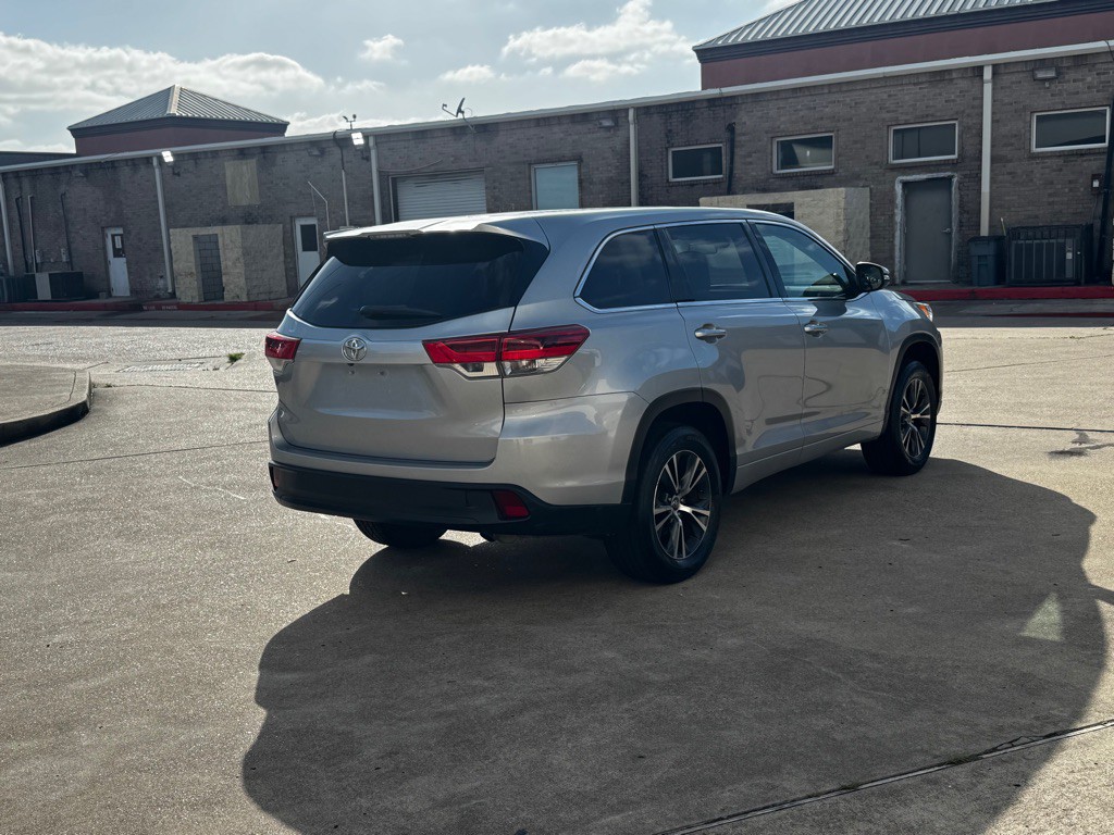 2017 Toyota Highlander Image 15