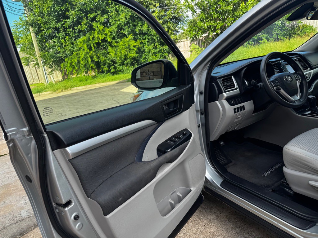 2017 Toyota Highlander Image 18