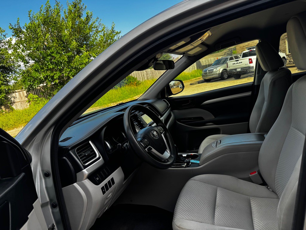 2017 Toyota Highlander Image 19