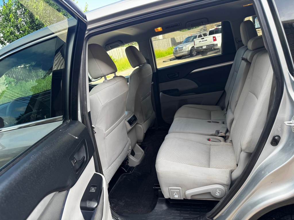 2017 Toyota Highlander Image 20