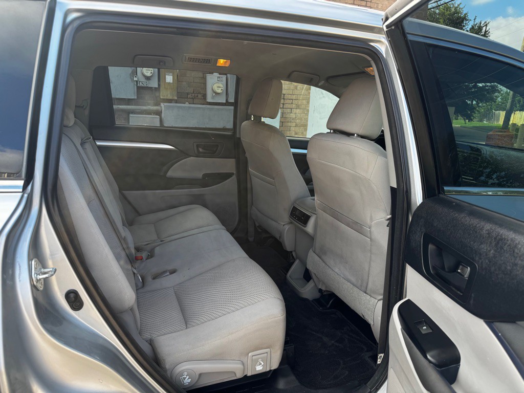 2017 Toyota Highlander Image 21