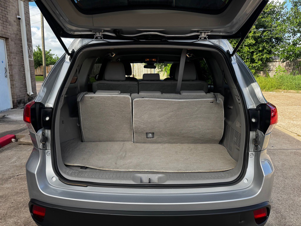 2017 Toyota Highlander Image 24