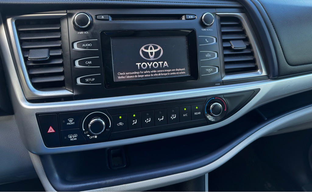 2017 Toyota Highlander Image 26