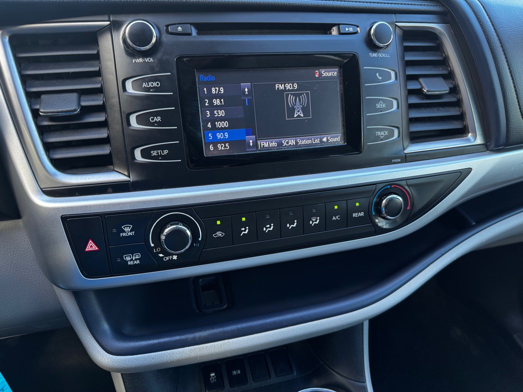 2017 Toyota Highlander Image 27