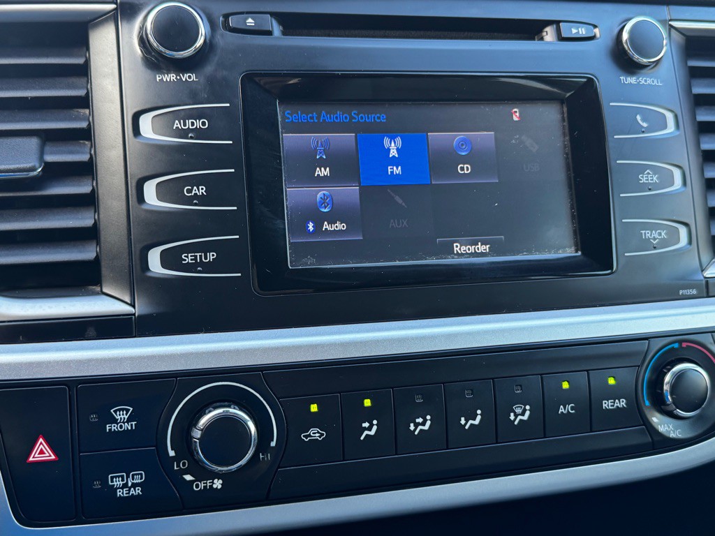 2017 Toyota Highlander Image 29