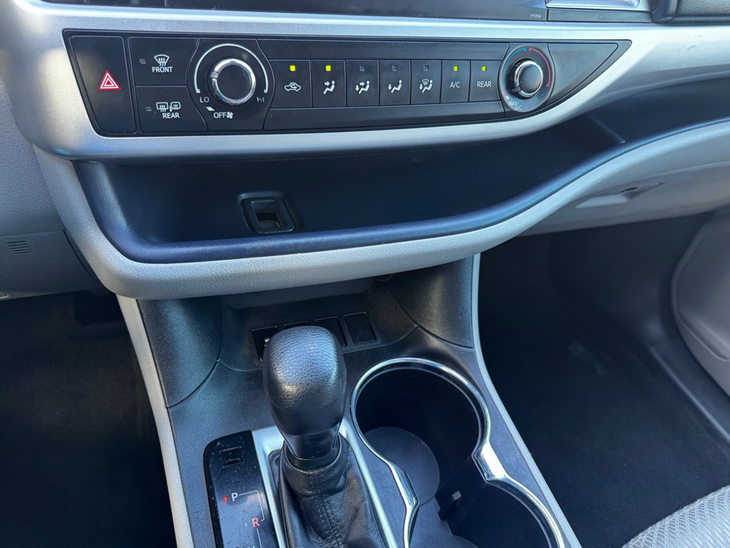 2017 Toyota Highlander Image 31