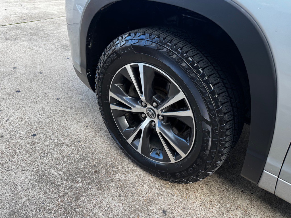 2017 Toyota Highlander Image 33
