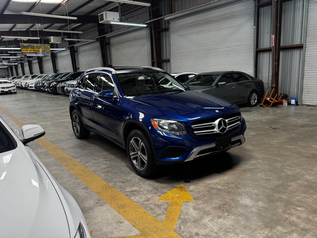 2017 Mercedes-Benz GLC-Class Image 3