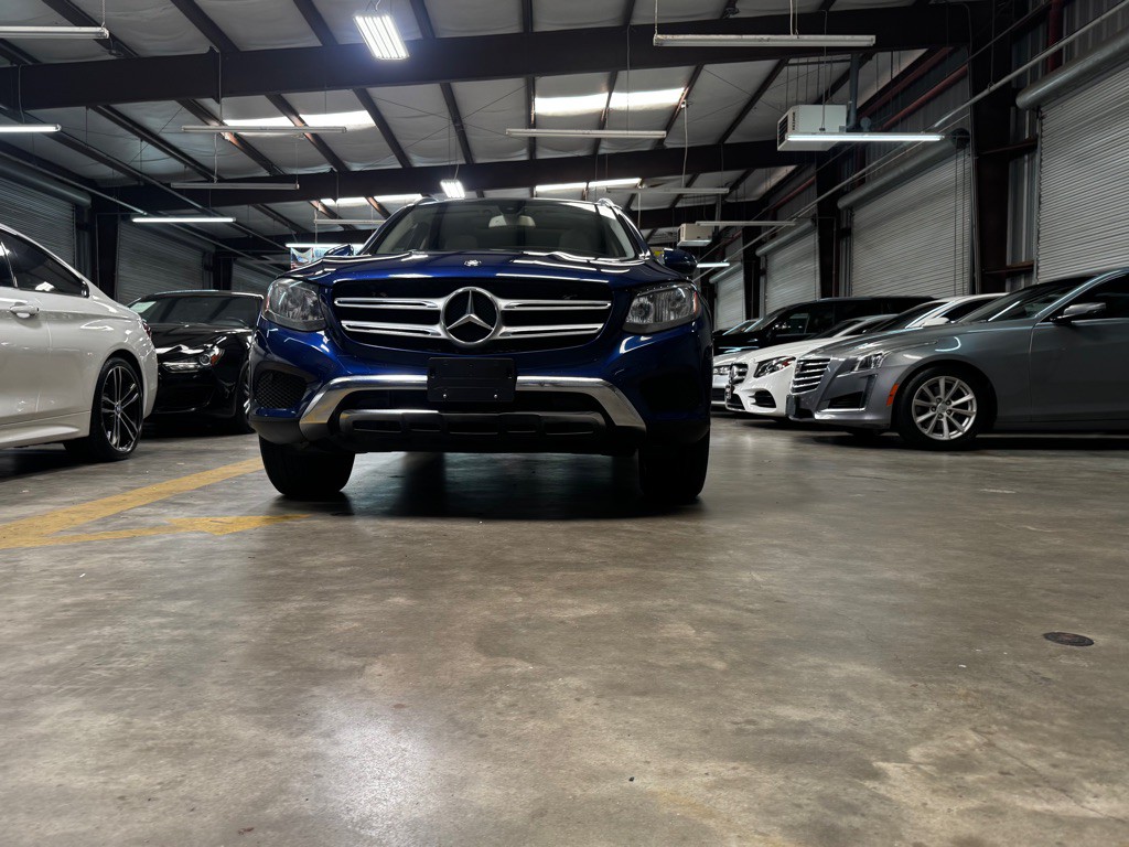 2017 Mercedes-Benz GLC-Class Image 9