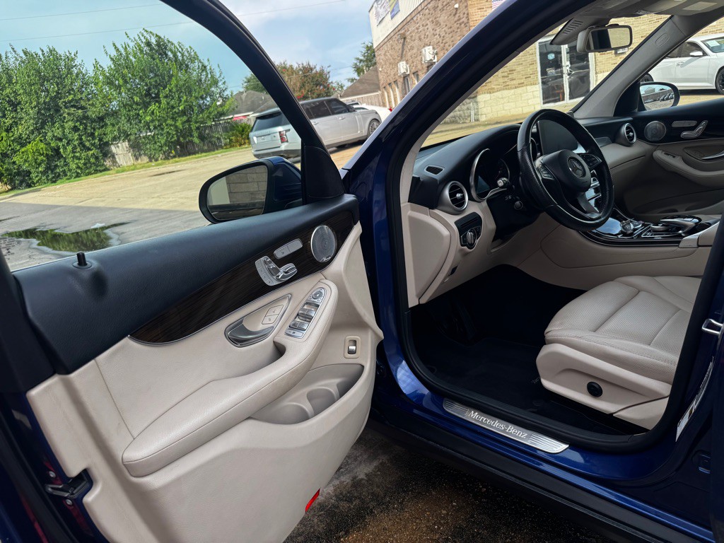 2017 Mercedes-Benz GLC-Class Image 18