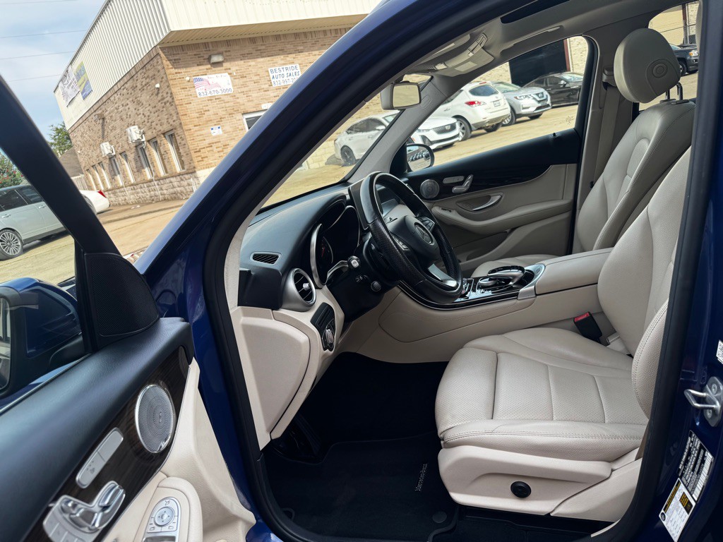 2017 Mercedes-Benz GLC-Class Image 19
