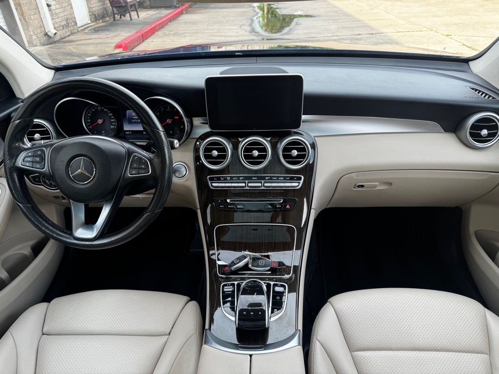 2017 Mercedes-Benz GLC-Class Image 23