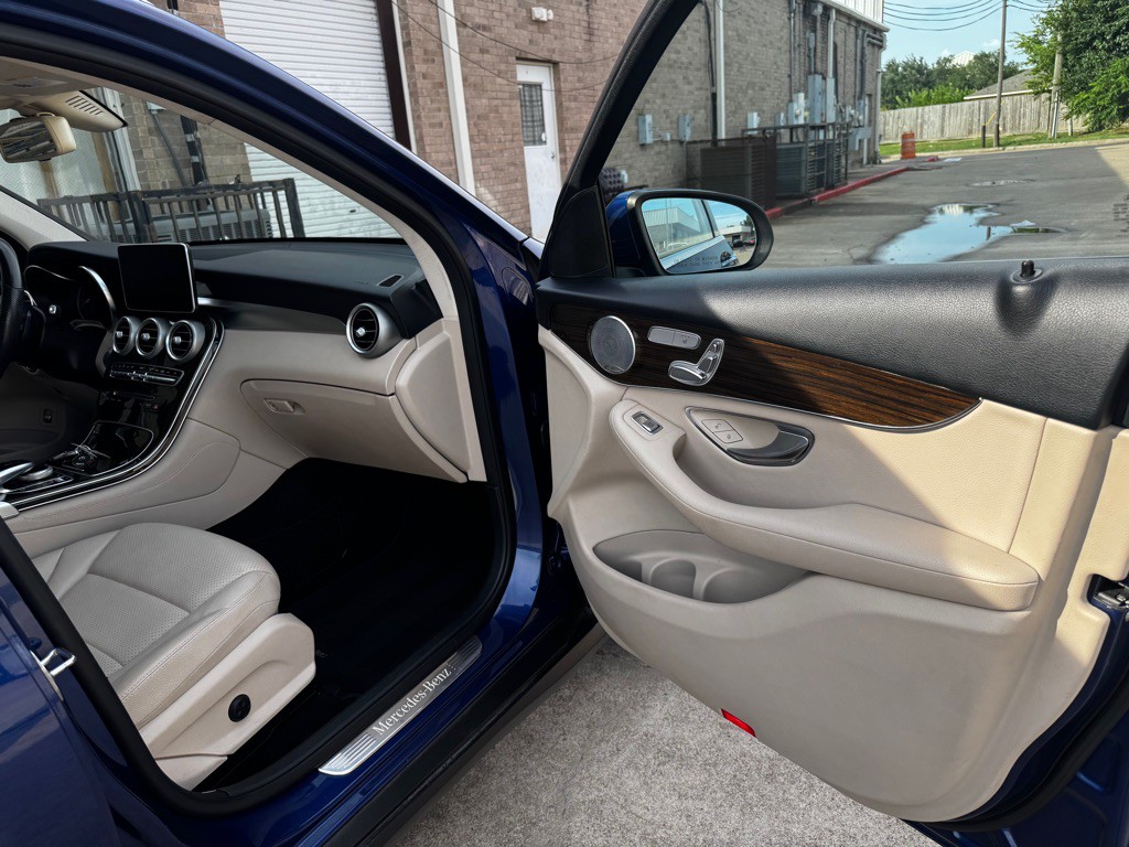 2017 Mercedes-Benz GLC-Class Image 24