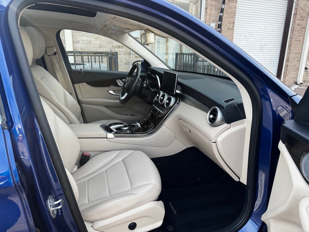 2017 Mercedes-Benz GLC-Class Image 25