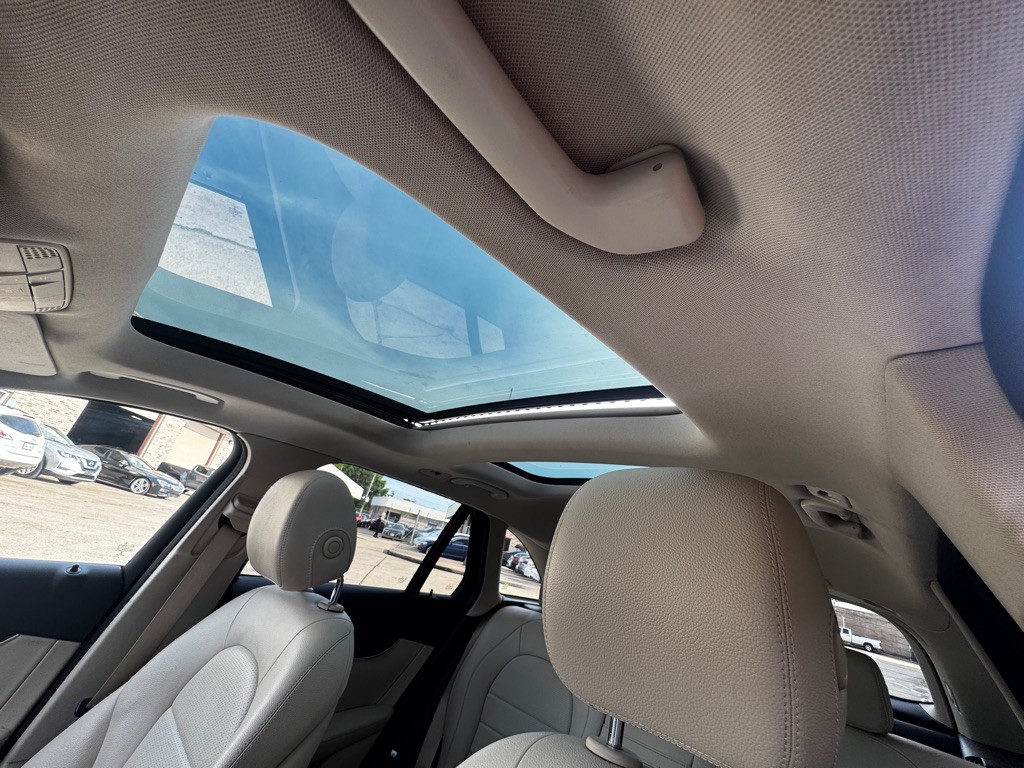 2017 Mercedes-Benz GLC-Class Image 28