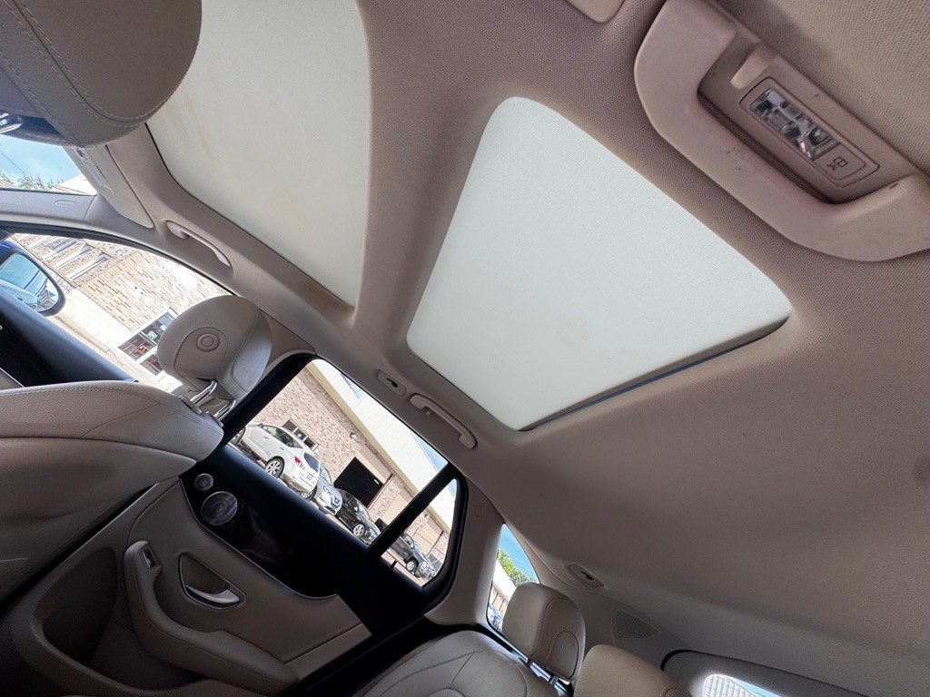 2017 Mercedes-Benz GLC-Class Image 31