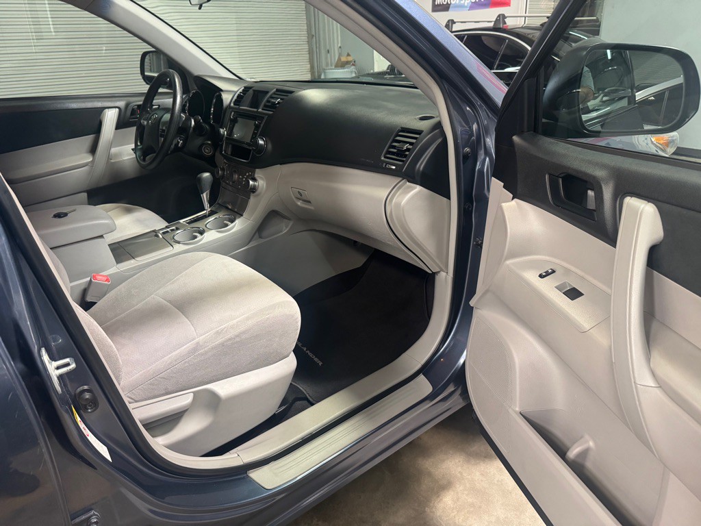 2013 Toyota Highlander Image 19