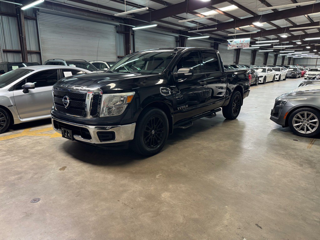 2017 Nissan Titan Image 2