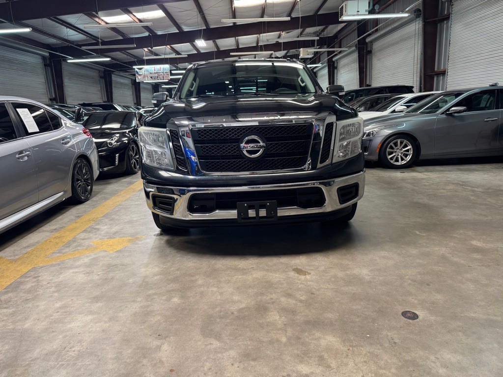 2017 Nissan Titan Image 3