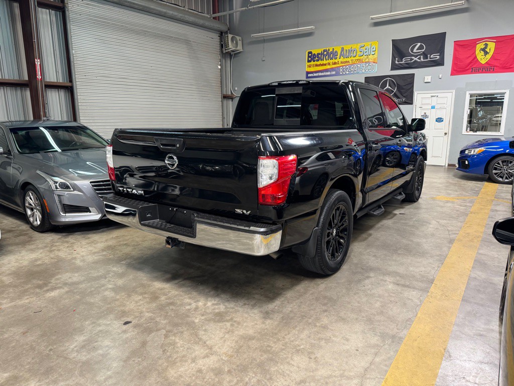 2017 Nissan Titan Image 6