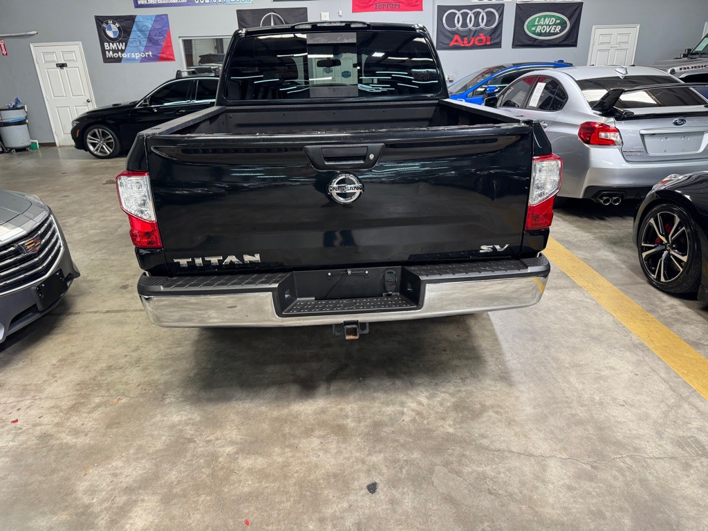 2017 Nissan Titan Image 7