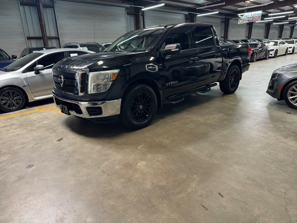 2017 Nissan Titan Image 9