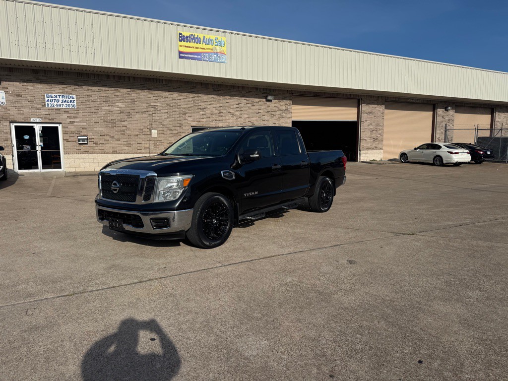 2017 Nissan Titan Image 11