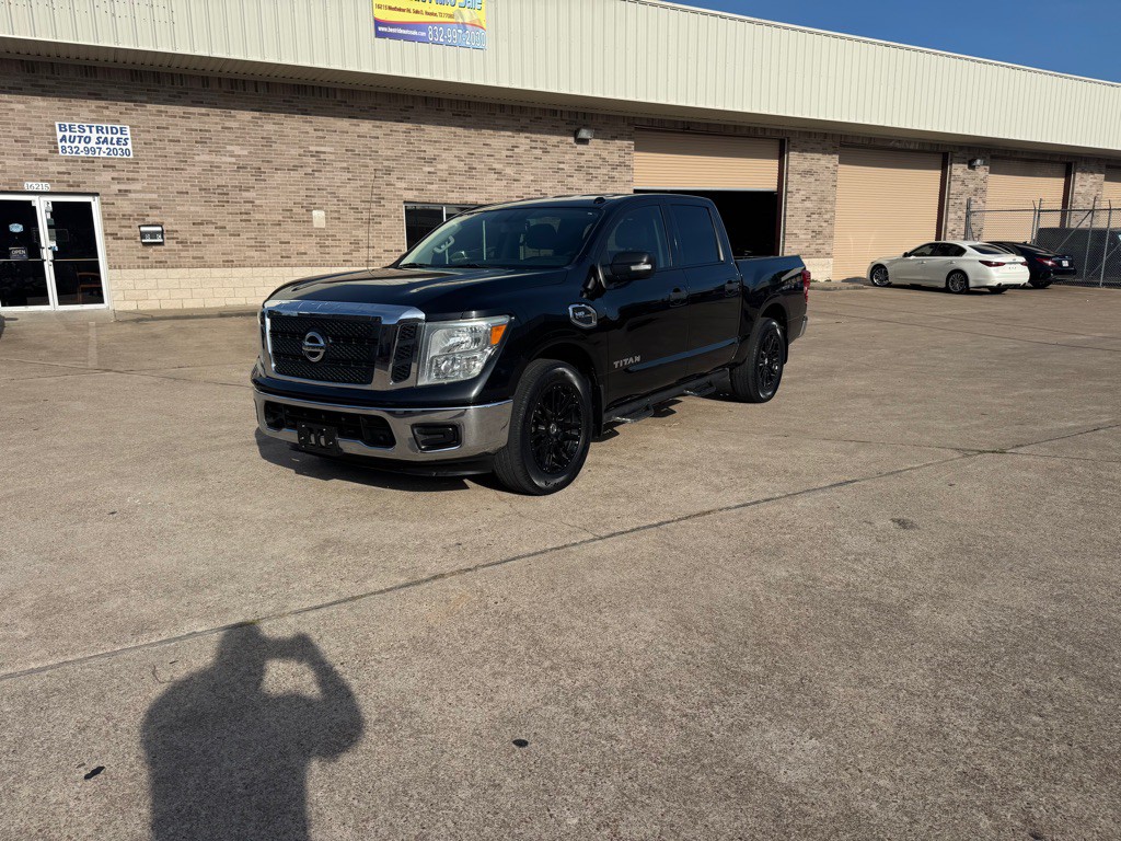 2017 Nissan Titan Image 12