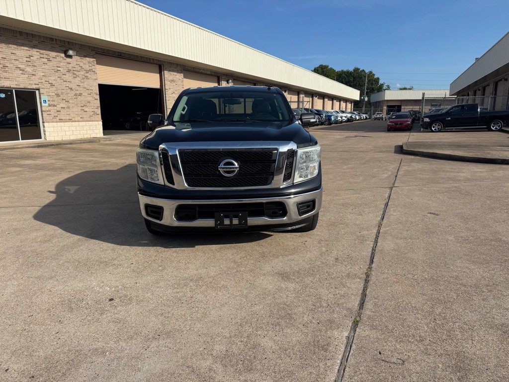 2017 Nissan Titan Image 13