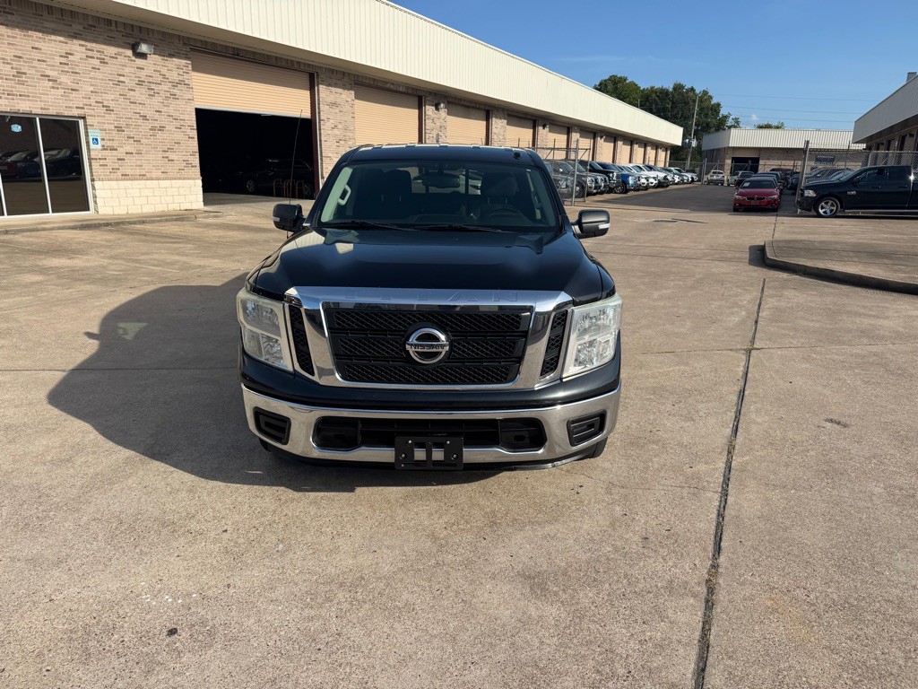 2017 Nissan Titan Image 14