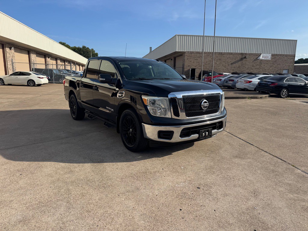 2017 Nissan Titan Image 15