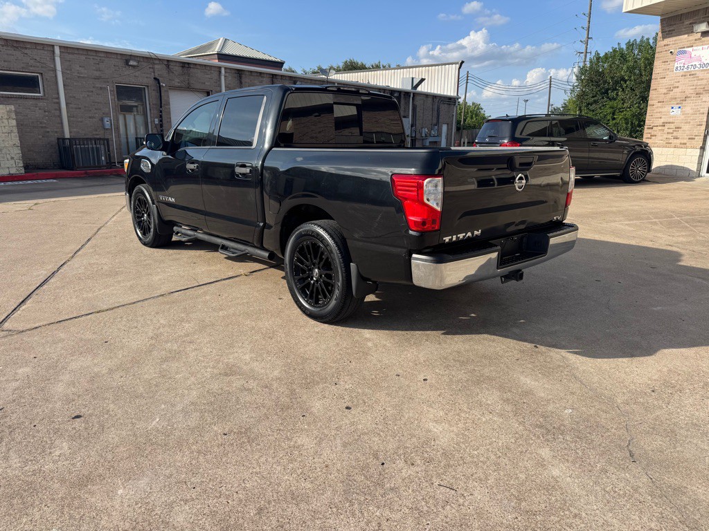 2017 Nissan Titan Image 19