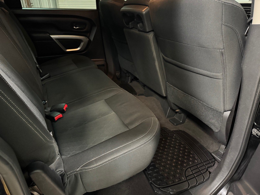 2017 Nissan Titan Image 24