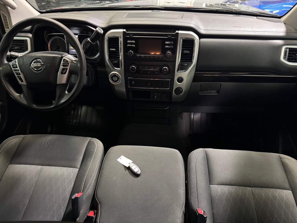 2017 Nissan Titan Image 25