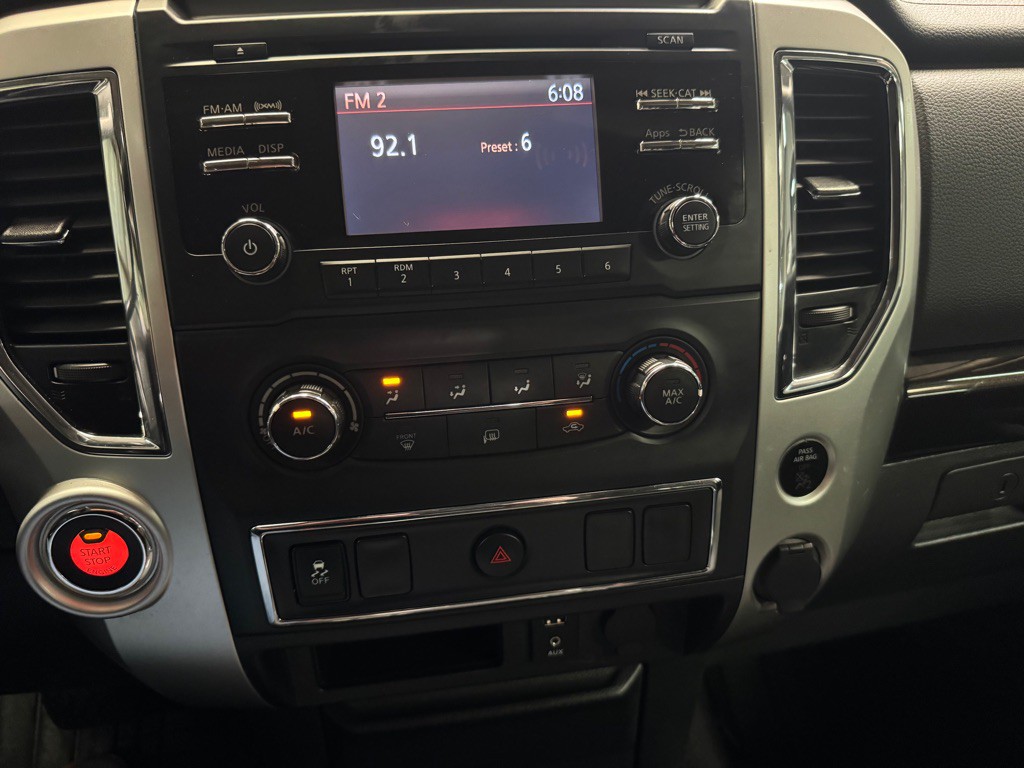 2017 Nissan Titan Image 28