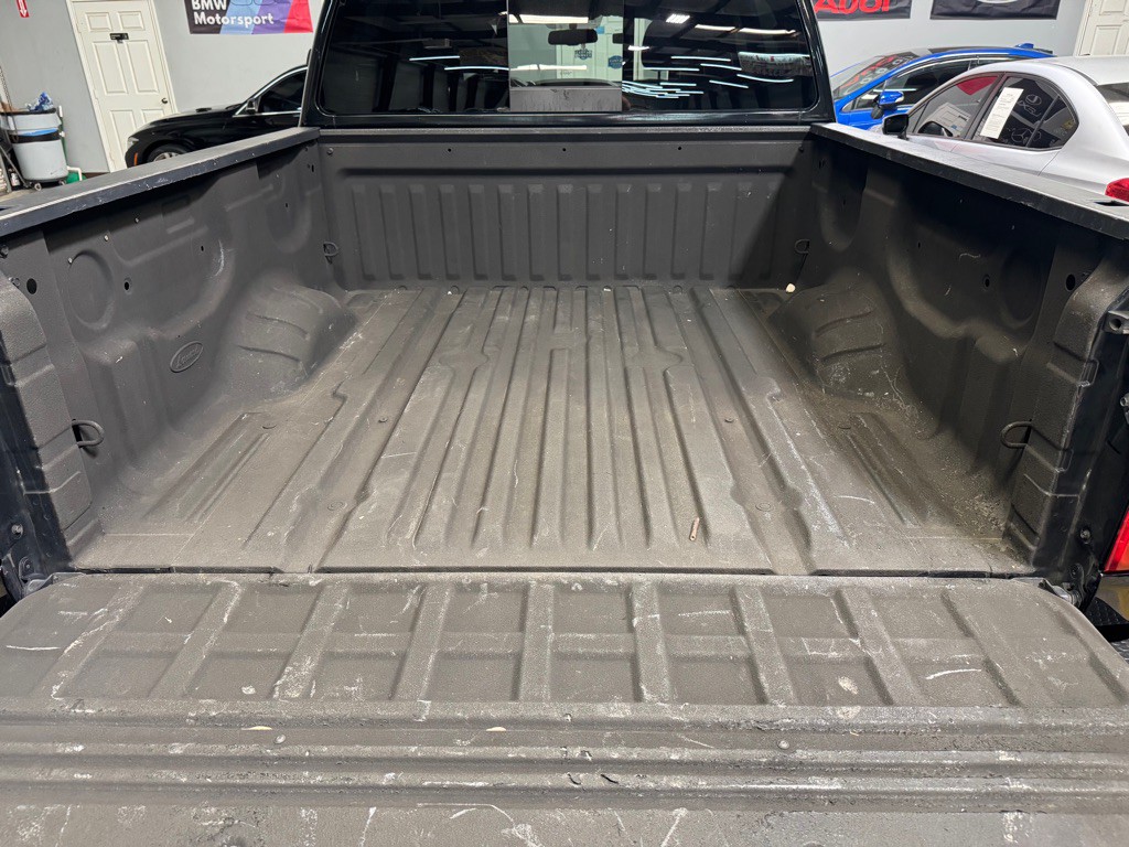 2017 Nissan Titan Image 30
