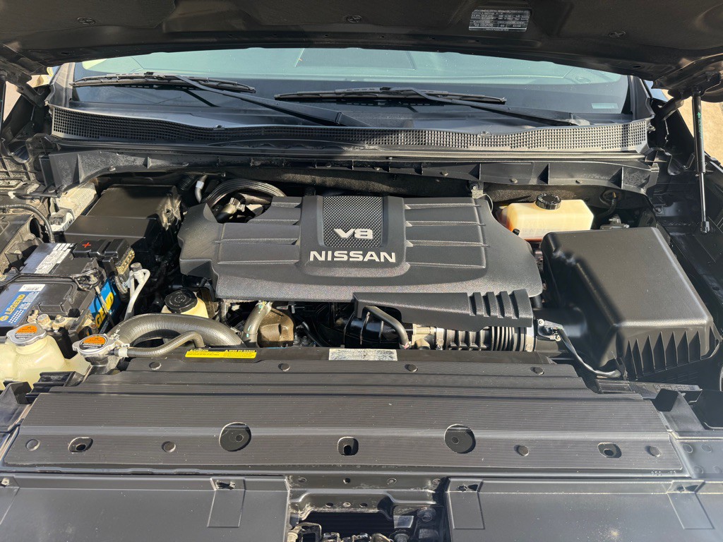 2017 Nissan Titan Image 32