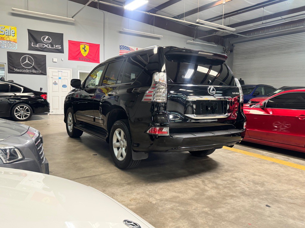 2016 Lexus GX Image 6