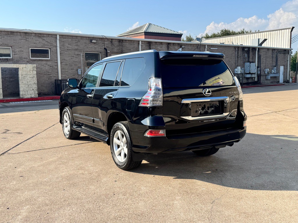 2016 Lexus GX Image 16