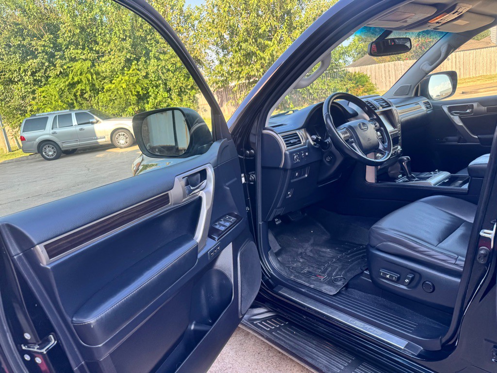 2016 Lexus GX Image 17