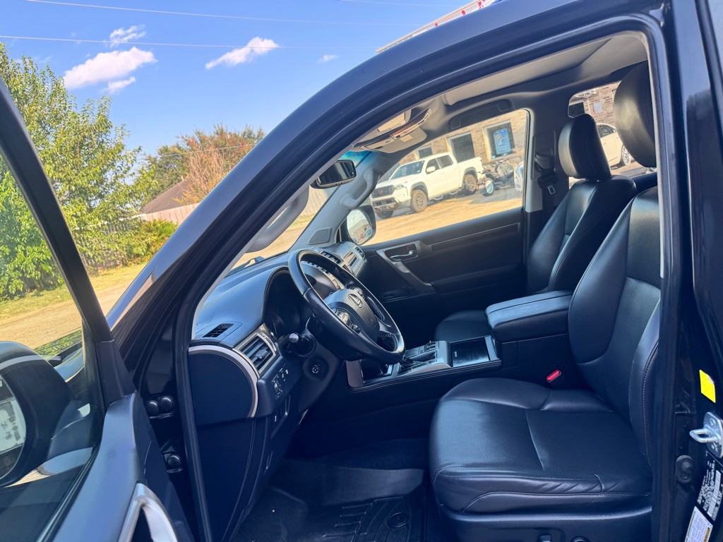 2016 Lexus GX Image 18