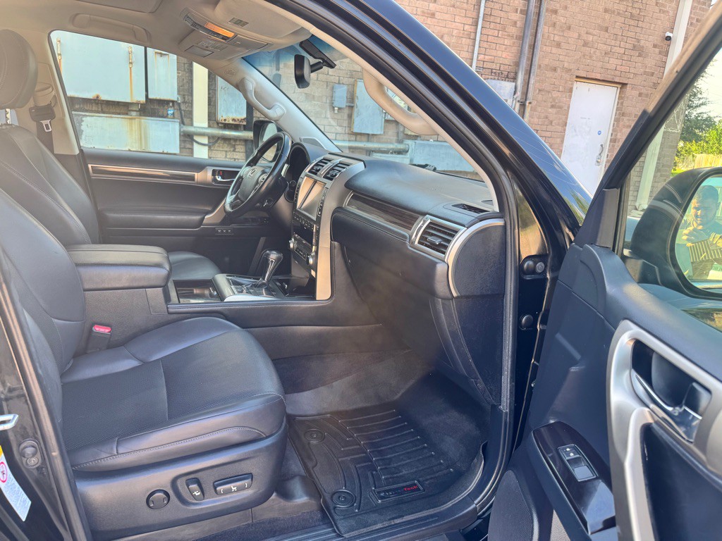 2016 Lexus GX Image 21