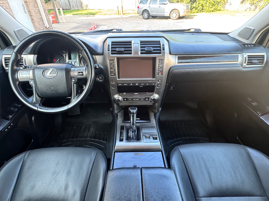 2016 Lexus GX Image 23