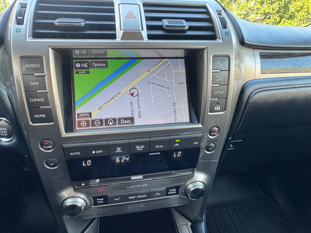 2016 Lexus GX Image 30