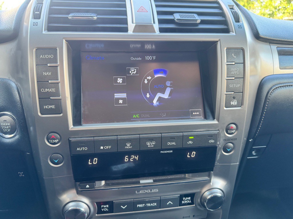 2016 Lexus GX Image 31